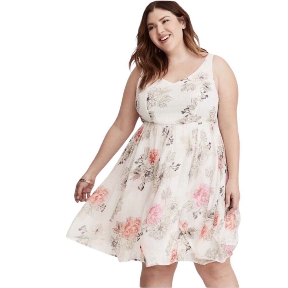 TORRID | NEW Womens Ivory Floral Sleeveless Chiffon Skater Smocked Dress size 4X